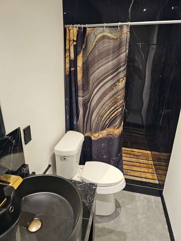 Baño completo, casa muestra Habitá+